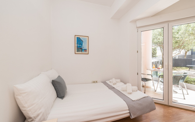 Apartment Matea 220m From the Beach