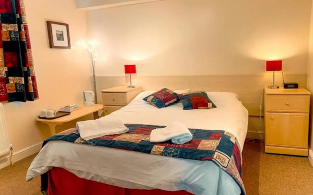 Hawk House - B&B