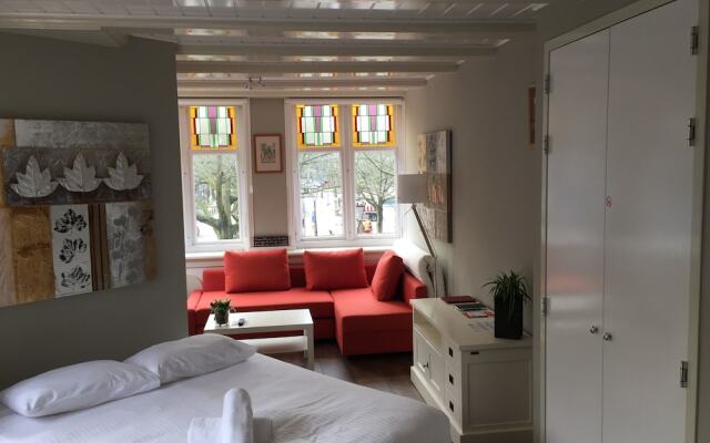 Lovely Studio With Canal Views