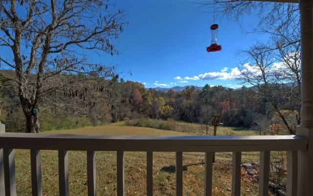 Lilly's Mountain Getaway - 4 Br Home