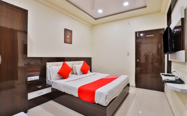 OYO 11985 Hotel Khushboo