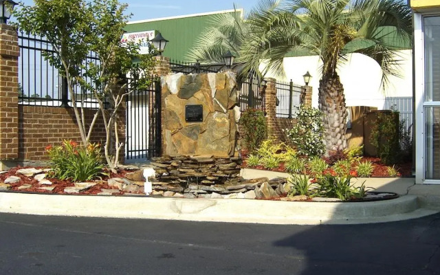 Travelers Inn & Suites