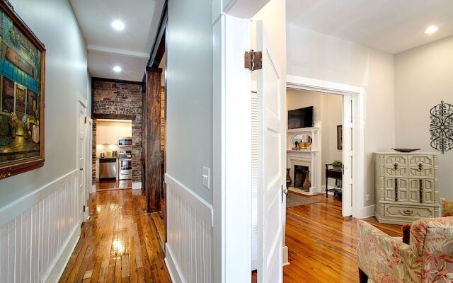 Elegant Brick 2 BR in downtown Savannah