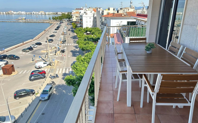 Agi Avenida Apartments