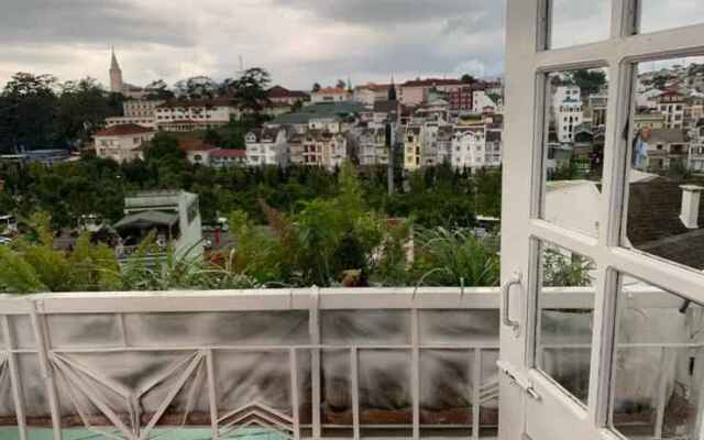 Chau Giang Hotel