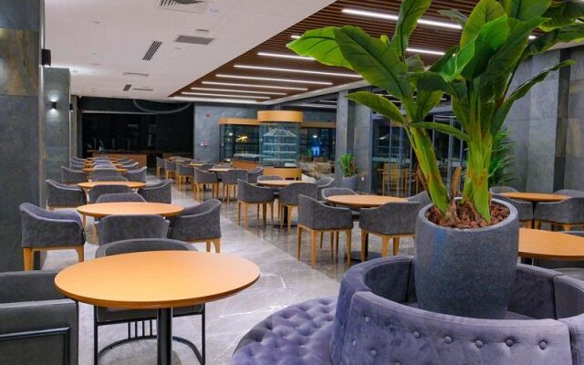 Ekor Elegance Hotel