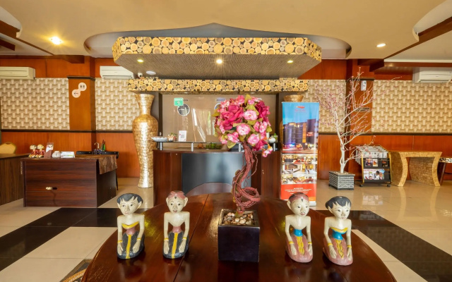 Red Chilies Hotel – Lobby – Surakarta