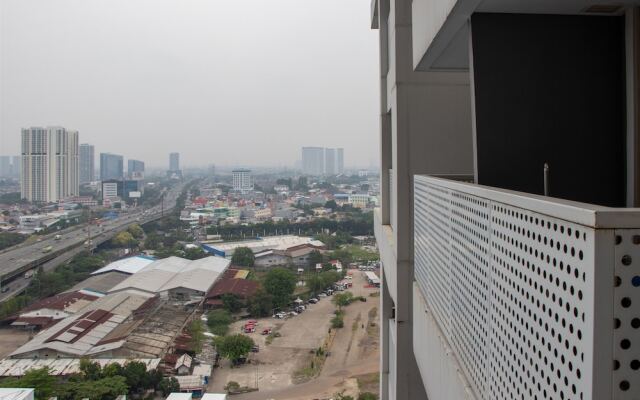 Scenic And Comfortable Studio At West Vista Apartment