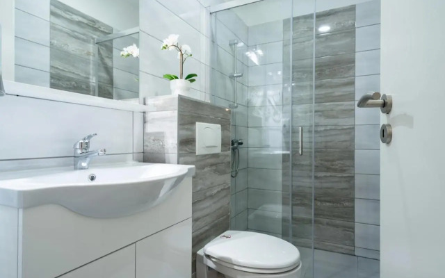 Modern stylish studio at central location