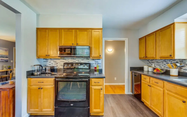 Pet-friendly Pensacola Home w/ Sunny Backyard!