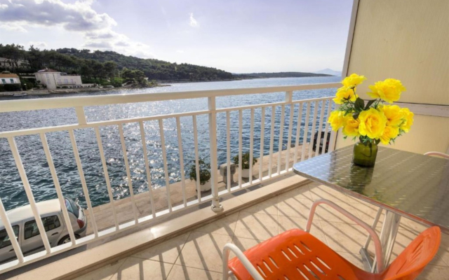 Apartment More - at the waterfront: A Povlja, Island Brac
