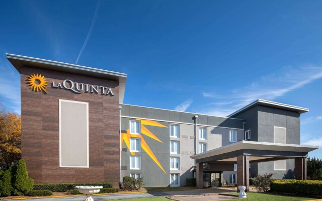 La Quinta Inn & Suites by Wyndham Atlanta Airport South