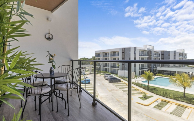 NOK Bright 2BR Apartment at The Towers by Vistacana