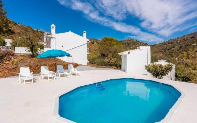 Villa Felicidad Sayalonga by Ruralidays