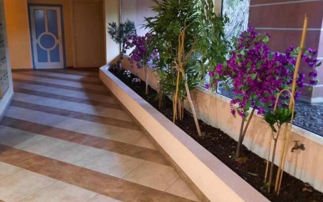 joli F2 46m2 menton centre, balcon,parking