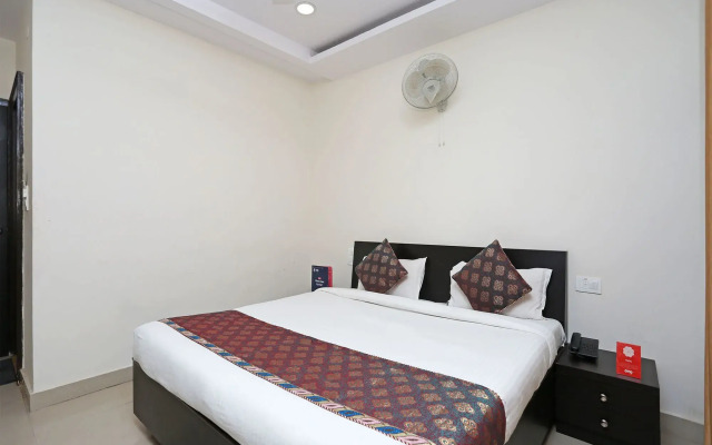 Hotel Sahu Near Kashi Vishwanath Temple Gate