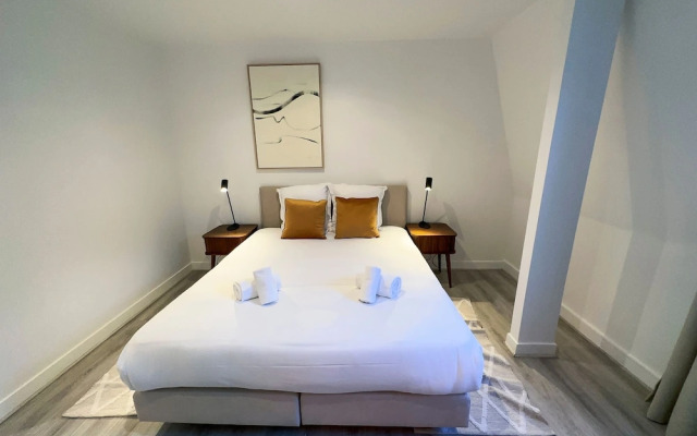 Copernic Right Luminous 2BR Apartment in Paris