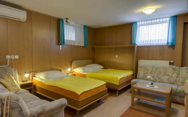 Rooms & Apartments Jana