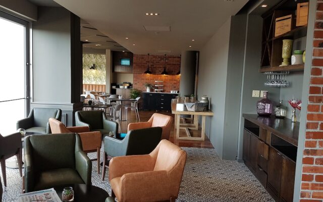 Harbour Bridge Suites 001
