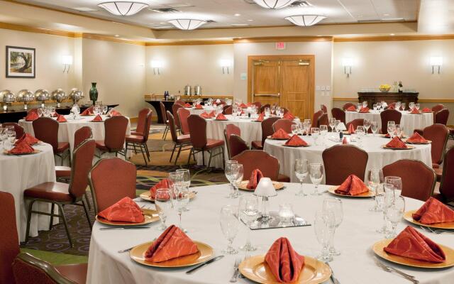 Holiday Inn Clark - Newark Area by IHG