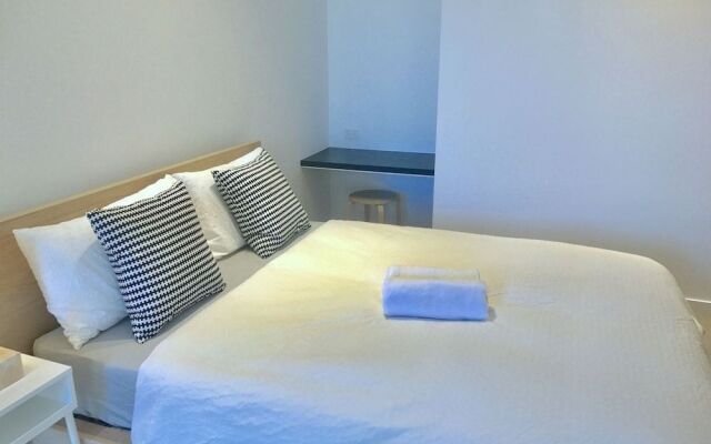 Fawkner Apartment 1B1B