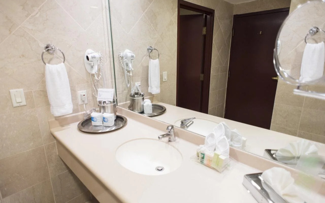 Holiday Inn Convention Center by IHG