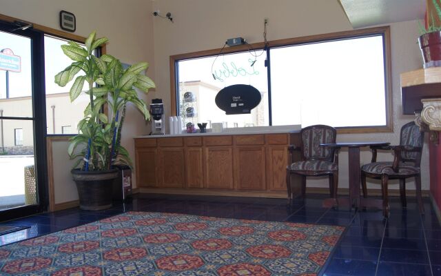 Holiday Lodge & Suites