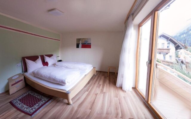 Apart Huditz
