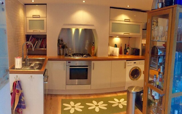 Stylish Clapham Flat with Garden