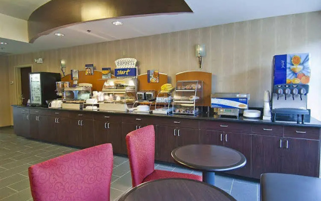 Holiday Inn Express: Pearl