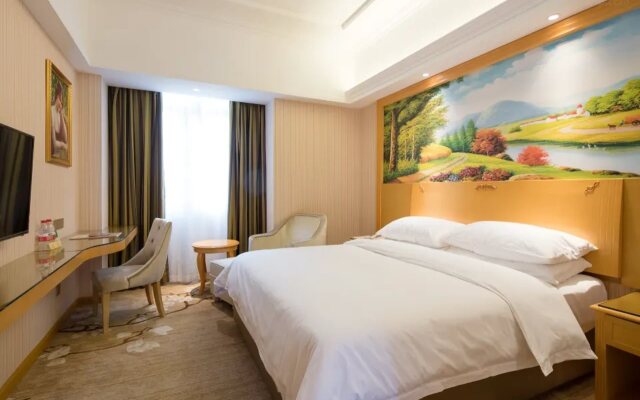 Vienna Hotel (Shenzhen Henggang Metro Station)