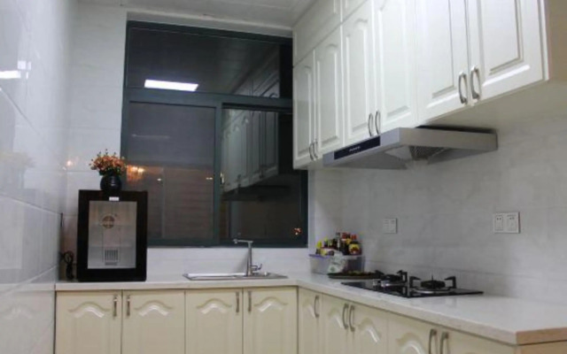 Haiwang Hongya Hot Spring Hotel