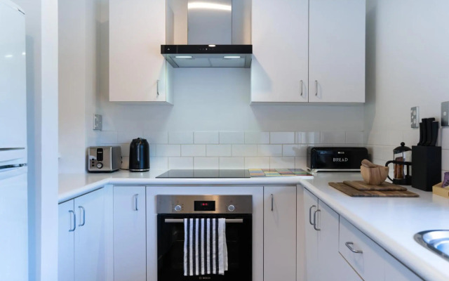 Chester Street West Apartment