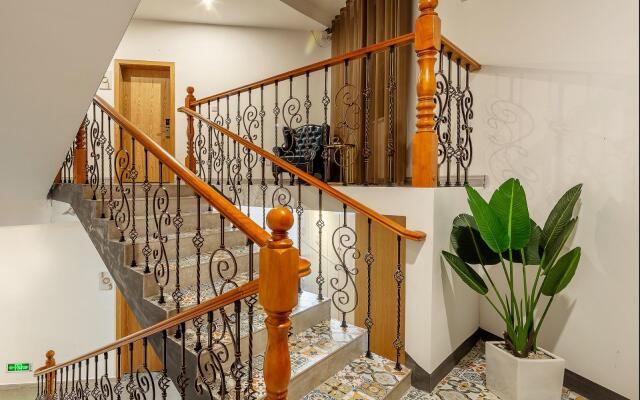 Floral Hotel Shaoshan Distant Homeland