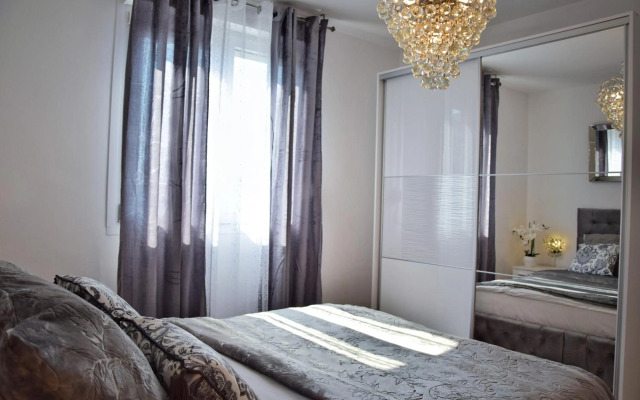 Luxurious Apartment Majda, 2 bathrooms and free parking
