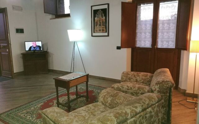 Portion of a Farmhouse With 30 Beds - 4 Apartments and 2 Rooms