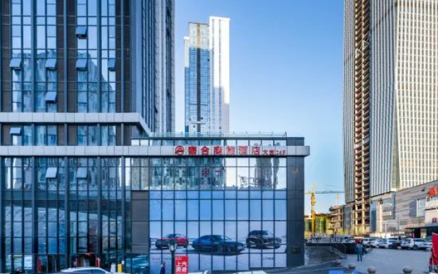 Qinhe Business Travel Hotel (Urumqi High-speed Railway Staton Wanda Plaza)
