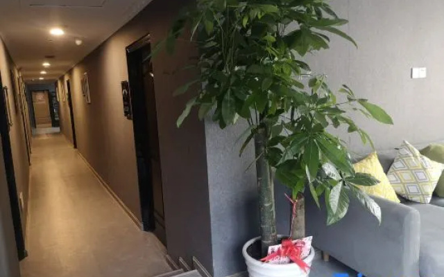 Quark E-sports Hotel