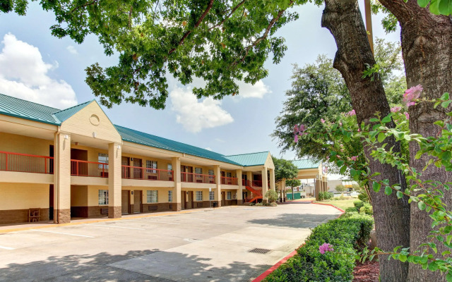 Motel 6 Arlington, TX