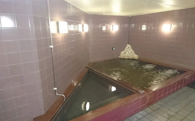 ATSUGI CAPSULEHOTEL – Caters to Men