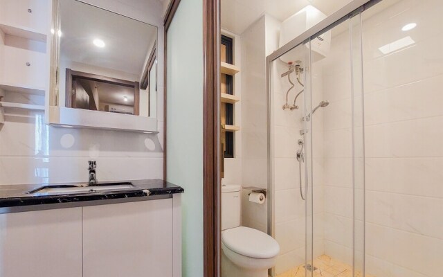 Spacious And Homey 2Br At Sky House Bsd Apartment