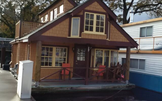 Pink Dishrack Floating Cottage