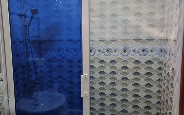 Studio Solitaire Ideal for two Adults - Garden View 1