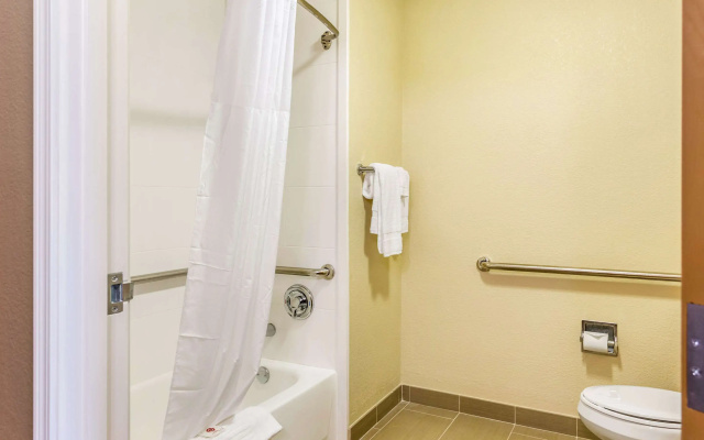 Comfort Inn DeKalb - University Area