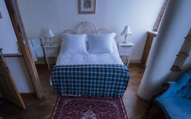 S. Howard Bed & Breakfast