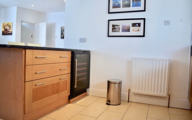 2 Bedroom Home With Parking In Ballsbridge