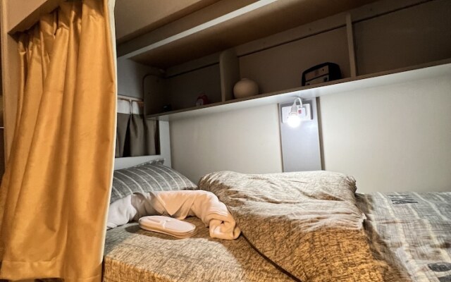 Robin Beach Hostel JBR