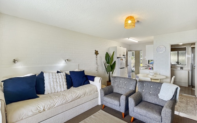 Beachside Apartment Overlooking Casey's Beach – Guest Rooms – Batehaven