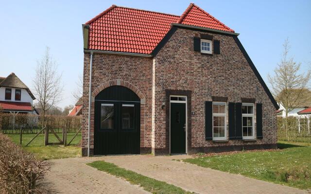 Nice, child-friendly villa with a sauna in Limburg
