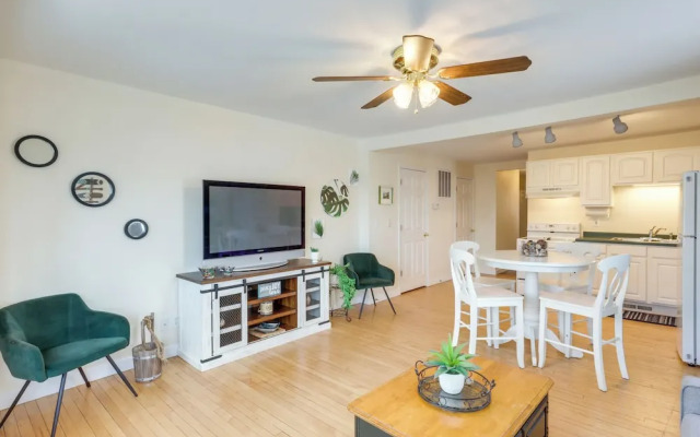 Cozy Delafield Apartment - Walk to Lake!